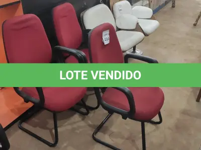 LOTE 494 - 03 CADEIRAS DE ESCRITÓRIO PÉS FIXOS TECIDO NA COR VERMELHO. (NO ESTADO) ATENÇÃO! FAZER A VISITAÇÃO ANTES DE ARREMATAR, NÃO SABEMOS SE FUNCIONA, LEILÃO NÃO TEM GARANTIA E NEM DEVOLUÇÃO, SUJEITO A POSSÍVEIS AVARIAS VISÍVEIS/OCULTAS E/OU AUSÊNCIA DE COMPONENTES.