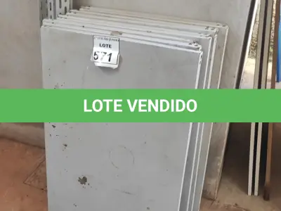 LOTE 571 - 01 ESTANTE DESMONTADA COM 09 BANDEJAS DE AÇO. (NO ESTADO) ATENÇÃO! FAZER A VISITAÇÃO ANTES DE ARREMATAR, NÃO SABEMOS SE FUNCIONA, LEILÃO NÃO TEM GARANTIA E NEM DEVOLUÇÃO, SUJEITO A POSSÍVEIS AVARIAS VISÍVEIS/OCULTAS E/OU AUSÊNCIA DE COMPONENTES.