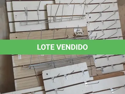 LOTE 570 - 01 LOTE COM VÁRIOS PAINÉIS CANALETADOS COM GANCHOS DE TAMANHOS DIVERSOS. (NO ESTADO) ATENÇÃO! FAZER A VISITAÇÃO ANTES DE ARREMATAR, NÃO SABEMOS SE FUNCIONA, LEILÃO NÃO TEM GARANTIA E NEM DEVOLUÇÃO, SUJEITO A POSSÍVEIS AVARIAS VISÍVEIS/OCULTAS E/OU AUSÊNCIA DE COMPONENTES.