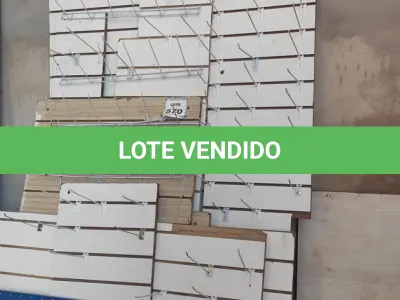 LOTE 570 - 01 LOTE COM VÁRIOS PAINÉIS CANALETADOS COM GANCHOS DE TAMANHOS DIVERSOS. (NO ESTADO) ATENÇÃO! FAZER A VISITAÇÃO ANTES DE ARREMATAR, NÃO SABEMOS SE FUNCIONA, LEILÃO NÃO TEM GARANTIA E NEM DEVOLUÇÃO, SUJEITO A POSSÍVEIS AVARIAS VISÍVEIS/OCULTAS E/OU AUSÊNCIA DE COMPONENTES.
