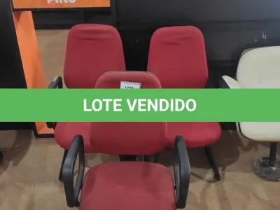LOTE 494 - 03 CADEIRAS DE ESCRITÓRIO PÉS FIXOS TECIDO NA COR VERMELHO. (NO ESTADO) ATENÇÃO! FAZER A VISITAÇÃO ANTES DE ARREMATAR, NÃO SABEMOS SE FUNCIONA, LEILÃO NÃO TEM GARANTIA E NEM DEVOLUÇÃO, SUJEITO A POSSÍVEIS AVARIAS VISÍVEIS/OCULTAS E/OU AUSÊNCIA DE COMPONENTES.