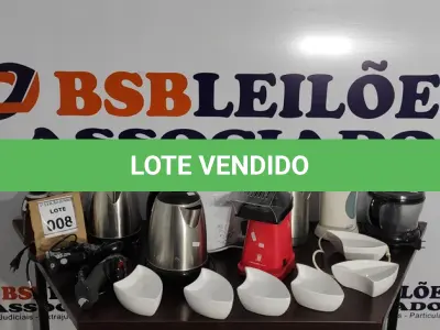 LOTE 008 - 03 CHALEIRAS, 01 PANELA ELÉTRICA, 01 PIPOQUEIRA, 02 MIXERS, 06 TIGELAS DE LOUÇA E ELETRODOMÉSTICOS DIVERSOS. (NO ESTADO) ATENÇÃO! FAZER A VISITAÇÃO ANTES DE ARREMATAR, NÃO SABEMOS SE FUNCIONA, LEILÃO NÃO TEM GARANTIA E NEM DEVOLUÇÃO, SUJEITO A POSSÍVEIS AVARIAS VISÍVEIS/OCULTAS E/OU AUSÊNCIA DE COMPONENTES.