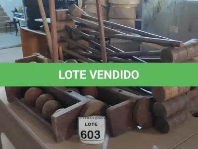 LOTE 603 - 01 LOTE COM GRANDE QUANTIDADE DE TACOS E BOLAS DE CROQUETE COM 3 CARRINHOS DE MADEIRA.  (NO ESTADO) ATENÇÃO! FAZER A VISITAÇÃO ANTES DE ARREMATAR, NÃO SABEMOS SE FUNCIONA, LEILÃO NÃO TEM GARANTIA E NEM DEVOLUÇÃO, SUJEITO A POSSÍVEIS AVARIAS VISÍVEIS/OCULTAS E/OU AUSÊNCIA DE COMPONENTES.