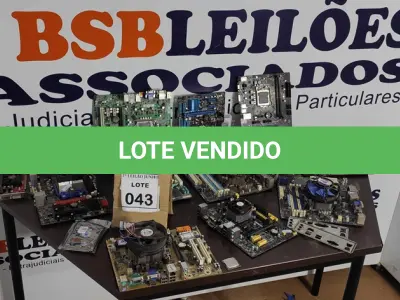 LOTE 043 - 01 LOTE COM VÁRIAS PLACAS MÃE MODELOS DIVERSOS. (NO ESTADO) ATENÇÃO! FAZER A VISITAÇÃO ANTES DE ARREMATAR, NÃO SABEMOS SE FUNCIONA, LEILÃO NÃO TEM GARANTIA E NEM DEVOLUÇÃO, SUJEITO A POSSÍVEIS AVARIAS VISÍVEIS/OCULTAS E/OU AUSÊNCIA DE COMPONENTES.