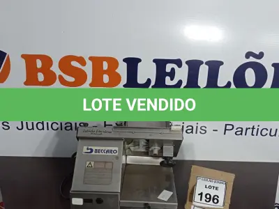 LOTE 196 - 01 FATIADOR DE FRIOS INOX ELÉTRICO MARCA BECCARO. (NO ESTADO) ATENÇÃO! FAZER A VISITAÇÃO ANTES DE ARREMATAR, NÃO SABEMOS SE FUNCIONA, LEILÃO NÃO TEM GARANTIA E NEM DEVOLUÇÃO, SUJEITO A POSSÍVEIS AVARIAS VISÍVEIS/OCULTAS E/OU AUSÊNCIA DE COMPONENTES.