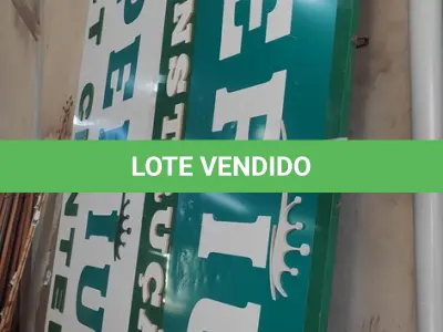 LOTE 565 - 01 PLACA DE LOJA EM ACM DE 4,20 X 1,45.  (NO ESTADO) ATENÇÃO! FAZER A VISITAÇÃO ANTES DE ARREMATAR, NÃO SABEMOS SE FUNCIONA, LEILÃO NÃO TEM GARANTIA E NEM DEVOLUÇÃO, SUJEITO A POSSÍVEIS AVARIAS VISÍVEIS/OCULTAS E/OU AUSÊNCIA DE COMPONENTES.