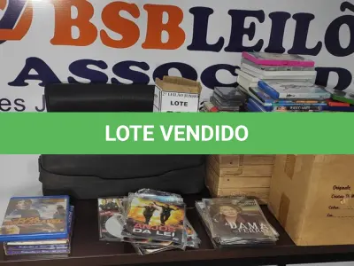 LOTE 593 - 01 LOTE COM 01 CASE PORTA CD E GRANDE QUANTIDADE DE CD, JOGOS E FITAS DIVERSAS.  (NO ESTADO) ATENÇÃO! FAZER A VISITAÇÃO ANTES DE ARREMATAR, NÃO SABEMOS SE FUNCIONA, LEILÃO NÃO TEM GARANTIA E NEM DEVOLUÇÃO, SUJEITO A POSSÍVEIS AVARIAS VISÍVEIS/OCULTAS E/OU AUSÊNCIA DE COMPONENTES.