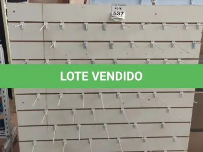 LOTE 537 -  01 PAINEL CANALETADO COM GANCHOS DE 1,38 X 1,44. (NO ESTADO) ATENÇÃO! FAZER A VISITAÇÃO ANTES DE ARREMATAR, NÃO SABEMOS SE FUNCIONA, LEILÃO NÃO TEM GARANTIA E NEM DEVOLUÇÃO, SUJEITO A POSSÍVEIS AVARIAS VISÍVEIS/OCULTAS E/OU AUSÊNCIA DE COMPONENTES.