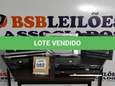 LOTE 052 - 01 VÍDEO CASSETE, 04 APARELHOS DE DVD MARCAS DIVERSAS E 01 SCANNER HP. (NO ESTADO) ATENÇÃO! FAZER A VISITAÇÃO ANTES DE ARREMATAR, NÃO SABEMOS SE FUNCIONA, LEILÃO NÃO TEM GARANTIA E NEM DEVOLUÇÃO, SUJEITO A POSSÍVEIS AVARIAS VISÍVEIS/OCULTAS E/OU AUSÊNCIA DE COMPONENTES.