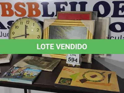 LOTE 594 - 01 LOTE COM QUADROS DE TAMANHOS DIVERSOS 01 RELÓGIO DE PAREDE.  (NO ESTADO) ATENÇÃO! FAZER A VISITAÇÃO ANTES DE ARREMATAR, NÃO SABEMOS SE FUNCIONA, LEILÃO NÃO TEM GARANTIA E NEM DEVOLUÇÃO, SUJEITO A POSSÍVEIS AVARIAS VISÍVEIS/OCULTAS E/OU AUSÊNCIA DE COMPONENTES.