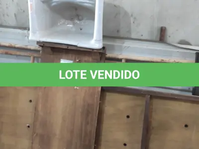 LOTE 636 - 03 ANDAIMES, 01 TAMPO EM MADEIRA E 01 TELHA GALVANIZADA.  (NO ESTADO) ATENÇÃO! FAZER A VISITAÇÃO ANTES DE ARREMATAR, NÃO SABEMOS SE FUNCIONA, LEILÃO NÃO TEM GARANTIA E NEM DEVOLUÇÃO, SUJEITO A POSSÍVEIS AVARIAS VISÍVEIS/OCULTAS E/OU AUSÊNCIA DE COMPONENTES.