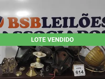 LOTE 614 - 01 LOTE COM VÁRIAS LUMINÁRIAS ANTIGAS DIVERSAS.  (NO ESTADO) ATENÇÃO! FAZER A VISITAÇÃO ANTES DE ARREMATAR, NÃO SABEMOS SE FUNCIONA, LEILÃO NÃO TEM GARANTIA E NEM DEVOLUÇÃO, SUJEITO A POSSÍVEIS AVARIAS VISÍVEIS/OCULTAS E/OU AUSÊNCIA DE COMPONENTES.