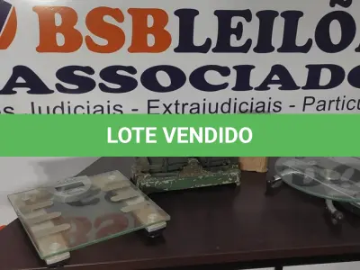 LOTE 588 - 02 BALANÇAS DIGITAIS E 01 BALANÇA ANTIGA SEM BANDEJA. (NO ESTADO) ATENÇÃO! FAZER A VISITAÇÃO ANTES DE ARREMATAR, NÃO SABEMOS SE FUNCIONA, LEILÃO NÃO TEM GARANTIA E NEM DEVOLUÇÃO, SUJEITO A POSSÍVEIS AVARIAS VISÍVEIS/OCULTAS E/OU AUSÊNCIA DE COMPONENTES.