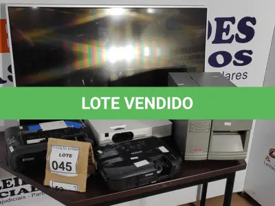 LOTE 045 - 01 IMPRESSORA DE ETIQUETA MARCA ARGOX, 03 PROJETORES MULTIMIDIA PARA RETIRADA DE PEÇAS E 01 TV LCD 42’’ PHILIPS. (NO ESTADO) ATENÇÃO! FAZER A VISITAÇÃO ANTES DE ARREMATAR, NÃO SABEMOS SE FUNCIONA, LEILÃO NÃO TEM GARANTIA E NEM DEVOLUÇÃO, SUJEITO A POSSÍVEIS AVARIAS VISÍVEIS/OCULTAS E/OU AUSÊNCIA DE COMPONENTES.