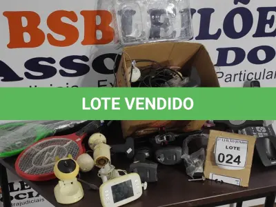 LOTE 024 - 04 RAQUETES ELÉTRICAS, 01 APARELHO DE TELEFONE E ELETRÔNICOS DIVERSOS. (NO ESTADO) ATENÇÃO! FAZER A VISITAÇÃO ANTES DE ARREMATAR, NÃO SABEMOS SE FUNCIONA, LEILÃO NÃO TEM GARANTIA E NEM DEVOLUÇÃO, SUJEITO A POSSÍVEIS AVARIAS VISÍVEIS/OCULTAS E/OU AUSÊNCIA DE COMPONENTES.