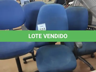 LOTE 533 - 04 CADEIRAS GIRADORAS PARA ESCRITÓRIO SENDO 01 CADEIRA CAIXA. (NO ESTADO) ATENÇÃO! FAZER A VISITAÇÃO ANTES DE ARREMATAR, NÃO SABEMOS SE FUNCIONA, LEILÃO NÃO TEM GARANTIA E NEM DEVOLUÇÃO, SUJEITO A POSSÍVEIS AVARIAS VISÍVEIS/OCULTAS E/OU AUSÊNCIA DE COMPONENTES.