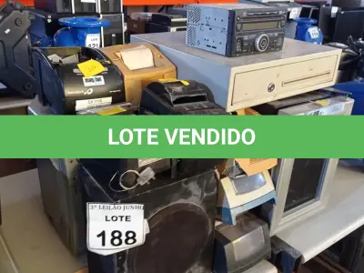LOTE 188 - 01 ADEGA, 01 CAIXA REGISTRADORA, 01 APARELHO DE SOM, 02 IMPRESSORAS DE ETIQUETAS E PERIFÉRICOS DIVERSOS. (NO ESTADO) ATENÇÃO! FAZER A VISITAÇÃO ANTES DE ARREMATAR, NÃO SABEMOS SE FUNCIONA, LEILÃO NÃO TEM GARANTIA E NEM DEVOLUÇÃO, SUJEITO A POSSÍVEIS AVARIAS VISÍVEIS/OCULTAS E/OU AUSÊNCIA DE COMPONENTES.