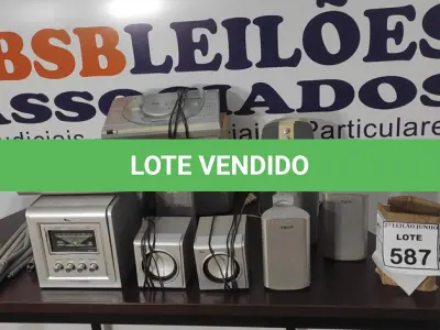 LOTE 587 - 01 HOME TEACHER COM 08 CAIXAS E CONTROLE MARCA PHILIPS, 01 TOCA CD COM 02 CAIXAS E 01 CAIXA DE SOM PARA PC.  (NO ESTADO) ATENÇÃO! FAZER A VISITAÇÃO ANTES DE ARREMATAR, NÃO SABEMOS SE FUNCIONA, LEILÃO NÃO TEM GARANTIA E NEM DEVOLUÇÃO, SUJEITO A POSSÍVEIS AVARIAS VISÍVEIS/OCULTAS E/OU AUSÊNCIA DE COMPONENTES.