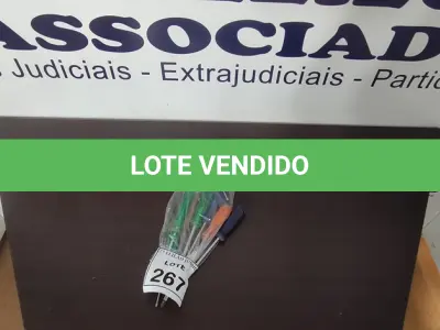 LOTE 267 - 10 CHAVES MODELOS FENDA E PHILIPS TAMANHOS DIVERSOS. (NO ESTADO) ATENÇÃO! FAZER A VISITAÇÃO ANTES DE ARREMATAR, NÃO SABEMOS SE FUNCIONA, LEILÃO NÃO TEM GARANTIA E NEM DEVOLUÇÃO, SUJEITO A POSSÍVEIS AVARIAS VISÍVEIS/OCULTAS E/OU AUSÊNCIA DE COMPONENTES.