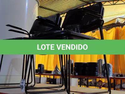 LOTE 339 - 04 CADEIRAS ESTOFADAS COM BASE DE FERRO. (NO ESTADO) ATENÇÃO! FAZER A VISITAÇÃO ANTES DE ARREMATAR, NÃO SABEMOS SE FUNCIONA. LEILÃO NÃO TEM GARANTIA E NEM DEVOLUÇÃO, SUJEITO A POSSÍVEIS AVARIAS VISÍVEIS/OCULTAS E/OU AUSÊNCIA DE COMPONENTES.