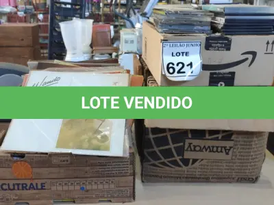 LOTE 621 - 01 LOTE COM GRANDE QUANTIDADE DE DISCOS DE VINIL, CD E DVD.  (NO ESTADO) ATENÇÃO! FAZER A VISITAÇÃO ANTES DE ARREMATAR, NÃO SABEMOS SE FUNCIONA, LEILÃO NÃO TEM GARANTIA E NEM DEVOLUÇÃO, SUJEITO A POSSÍVEIS AVARIAS VISÍVEIS/OCULTAS E/OU AUSÊNCIA DE COMPONENTES.