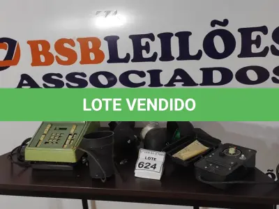 LOTE 624 - 01 CALCULADORA ANTIGA, 01 TRANSFORME DE BAIXA VOLTAGEM E 05 LÂMPADAS COLORIDAS.  (NO ESTADO) ATENÇÃO! FAZER A VISITAÇÃO ANTES DE ARREMATAR, NÃO SABEMOS SE FUNCIONA, LEILÃO NÃO TEM GARANTIA E NEM DEVOLUÇÃO, SUJEITO A POSSÍVEIS AVARIAS VISÍVEIS/OCULTAS E/OU AUSÊNCIA DE COMPONENTES.