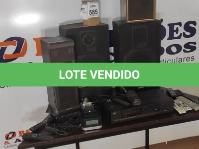 LOTE 585 - 01 TOCA FITA, 04 CAIXAS DE SOM DIVERSAS, 01 IHOME, 01 RÁDIO TRANSMISSOR E GRANDE QUANTIDADE DE CONTROLES REMOTO.  (NO ESTADO) ATENÇÃO! FAZER A VISITAÇÃO ANTES DE ARREMATAR, NÃO SABEMOS SE FUNCIONA, LEILÃO NÃO TEM GARANTIA E NEM DEVOLUÇÃO, SUJEITO A POSSÍVEIS AVARIAS VISÍVEIS/OCULTAS E/OU AUSÊNCIA DE COMPONENTES.