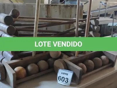LOTE 603 - 01 LOTE COM GRANDE QUANTIDADE DE TACOS E BOLAS DE CROQUETE COM 3 CARRINHOS DE MADEIRA.  (NO ESTADO) ATENÇÃO! FAZER A VISITAÇÃO ANTES DE ARREMATAR, NÃO SABEMOS SE FUNCIONA, LEILÃO NÃO TEM GARANTIA E NEM DEVOLUÇÃO, SUJEITO A POSSÍVEIS AVARIAS VISÍVEIS/OCULTAS E/OU AUSÊNCIA DE COMPONENTES.