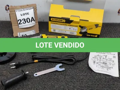 LOTE 230 - ESMERILHADEIRA ANGULAR 220V 710W  ACESSÓRIOS 1CHAVE 1PROTETOR 1MANOPLA. (NO ESTADO) ATENÇÃO! FAZER A VISITAÇÃO ANTES DE ARREMATAR, NÃO SABEMOS SE FUNCIONA, LEILÃO NÃO TEM GARANTIA E NEM DEVOLUÇÃO, SUJEITO A POSSÍVEIS AVARIAS VISÍVEIS/OCULTAS E/OU AUSÊNCIA DE COMPONENTES. 
