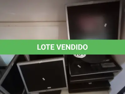LOTE 151 - 10 MONITORES LCD MARCAS E MODELOS DIVERSOS. (NO ESTADO) ATENÇÃO! FAZER A VISITAÇÃO ANTES DE ARREMATAR, NÃO SABEMOS SE FUNCIONA, LEILÃO NÃO TEM GARANTIA E NEM DEVOLUÇÃO, SUJEITO A POSSÍVEIS AVARIAS VISÍVEIS/OCULTAS E/OU AUSÊNCIA DE COMPONENTES.