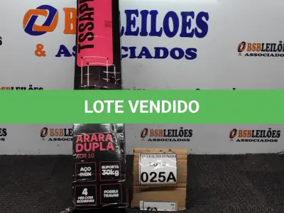 LOTE 025 - ARARA DUPLA MONTÁVEL  AÇO INOX SUPORTA 30KL 4 PÉS COM RODINHAS  POSSUI TRAVAS  TAMANHO A1.60CM L 0,94CM. (NO ESTADO) ATENÇÃO! FAZER A VISITAÇÃO ANTES DE ARREMATAR, NÃO SABEMOS SE FUNCIONA, LEILÃO NÃO TEM GARANTIA E NEM DEVOLUÇÃO, SUJEITO A POSSÍVEIS AVARIAS VISÍVEIS/OCULTAS E/OU AUSÊNCIA DE COMPONENTES. 