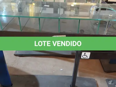 LOTE 269 - 01 EXPOSITOR DE VIDRO COM DIVISÃO. (NO ESTADO) ATENÇÃO! FAZER A VISITAÇÃO ANTES DE ARREMATAR, NÃO SABEMOS SE FUNCIONA, LEILÃO NÃO TEM GARANTIA E NEM DEVOLUÇÃO, SUJEITO A POSSÍVEIS AVARIAS VISÍVEIS/OCULTAS E/OU AUSÊNCIA DE COMPONENTES.