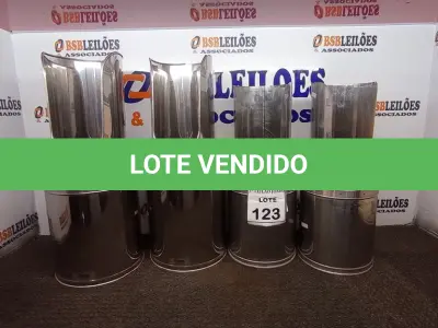 LOTE 123 - 04 SUPORTES DE EXTINTORES. (NO ESTADO) ATENÇÃO! FAZER A VISITAÇÃO ANTES DE ARREMATAR, NÃO SABEMOS SE FUNCIONA, LEILÃO NÃO TEM GARANTIA E NEM DEVOLUÇÃO, SUJEITO A POSSÍVEIS AVARIAS VISÍVEIS/OCULTAS E/OU AUSÊNCIA DE COMPONENTES.