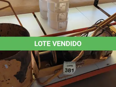 LOTE 381 - 01 GUINCHO ELÉTRICO CAPACIDADE 400KG E 01 TAMBOR DE FERRO PARA TRANSPORTE DE CONCRETO. (NO ESTADO) ATENÇÃO! FAZER A VISITAÇÃO ANTES DE ARREMATAR, NÃO SABEMOS SE FUNCIONA, LEILÃO NÃO TEM GARANTIA E NEM DEVOLUÇÃO, SUJEITO A POSSÍVEIS AVARIAS VISÍVEIS/OCULTAS E/OU AUSÊNCIA DE COMPONENTES.