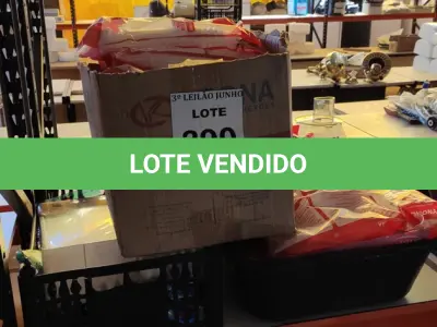 LOTE 390 - 01 LOTE COM PARAFUSOS PARA CAIXA ACOPLADA, MANGUEIRAS PARA MÁQUINA DE LAVAR, SIFÃO, LUVAS EMBORRACHADAS, MÁSCARAS DE PROTEÇÃO, 01 ESPELHO PEQUENO E SIFÕES DUPLOS. (NO ESTADO) ATENÇÃO! FAZER A VISITAÇÃO ANTES DE ARREMATAR, NÃO SABEMOS SE FUNCIONA. LEILÃO NÃO TEM GARANTIA E NEM DEVOLUÇÃO, SUJEITO A POSSÍVEIS AVARIAS VISÍVEIS/OCULTAS E/OU AUSÊNCIA DE COMPONENTES.