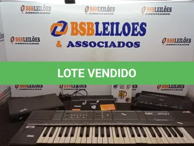 LOTE 216 - 01 TECLADO MARCA GIANINI, 01 COPO TÉRMICO, 01 DVR, 01 AMPLIFICADOR DE ÁUDIO JBL E 01 ROTEADOR. (NO ESTADO) ATENÇÃO! FAZER A VISITAÇÃO ANTES DE ARREMATAR, NÃO SABEMOS SE FUNCIONA, LEILÃO NÃO TEM GARANTIA E NEM DEVOLUÇÃO, SUJEITO A POSSÍVEIS AVARIAS VISÍVEIS/OCULTAS E/OU AUSÊNCIA DE COMPONENTES.