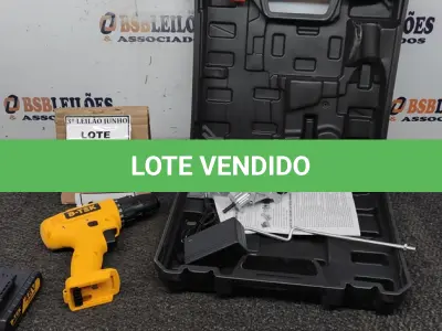 LOTE 250 - PARAFUSADEIRA 48V A  BATERIAS E ADAPTADOR CORTADOR DE CHAPA COM MALETA. (NO ESTADO) ATENÇÃO! FAZER A VISITAÇÃO ANTES DE ARREMATAR, NÃO SABEMOS SE FUNCIONA, LEILÃO NÃO TEM GARANTIA E NEM DEVOLUÇÃO, SUJEITO A POSSÍVEIS AVARIAS VISÍVEIS/OCULTAS E/OU AUSÊNCIA DE COMPONENTES. 