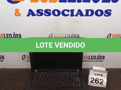 LOTE 262 - 01 NOTEBOOK MARCA LENOVO. (NO ESTADO) ATENÇÃO! FAZER A VISITAÇÃO ANTES DE ARREMATAR, NÃO SABEMOS SE FUNCIONA, LEILÃO NÃO TEM GARANTIA E NEM DEVOLUÇÃO, SUJEITO A POSSÍVEIS AVARIAS VISÍVEIS/OCULTAS E/OU AUSÊNCIA DE COMPONENTES.