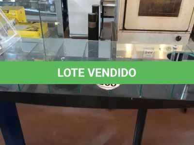 LOTE 268 - 01 EXPOSITOR DE VIDRO COM DIVISÃO. (NO ESTADO) ATENÇÃO! FAZER A VISITAÇÃO ANTES DE ARREMATAR, NÃO SABEMOS SE FUNCIONA, LEILÃO NÃO TEM GARANTIA E NEM DEVOLUÇÃO, SUJEITO A POSSÍVEIS AVARIAS VISÍVEIS/OCULTAS E/OU AUSÊNCIA DE COMPONENTES.