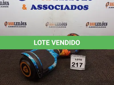 LOTE 217 - 01 HOVERBOARD NA COR VERMELHO E AZUL. (NO ESTADO) ATENÇÃO! FAZER A VISITAÇÃO ANTES DE ARREMATAR, NÃO SABEMOS SE FUNCIONA, LEILÃO NÃO TEM GARANTIA E NEM DEVOLUÇÃO, SUJEITO A POSSÍVEIS AVARIAS VISÍVEIS/OCULTAS E/OU AUSÊNCIA DE COMPONENTES.