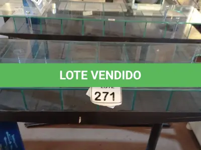 LOTE 271 - 01 EXPOSITOR DE VIDRO COM DIVISÃO. (NO ESTADO) ATENÇÃO! FAZER A VISITAÇÃO ANTES DE ARREMATAR, NÃO SABEMOS SE FUNCIONA, LEILÃO NÃO TEM GARANTIA E NEM DEVOLUÇÃO, SUJEITO A POSSÍVEIS AVARIAS VISÍVEIS/OCULTAS E/OU AUSÊNCIA DE COMPONENTES.