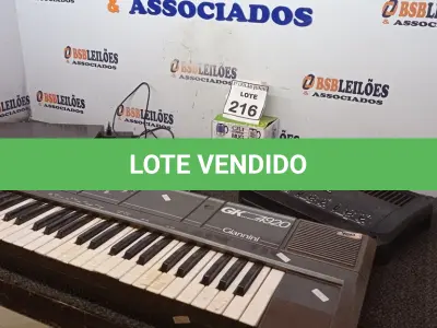 LOTE 216 - 01 TECLADO MARCA GIANINI, 01 COPO TÉRMICO, 01 DVR, 01 AMPLIFICADOR DE ÁUDIO JBL E 01 ROTEADOR. (NO ESTADO) ATENÇÃO! FAZER A VISITAÇÃO ANTES DE ARREMATAR, NÃO SABEMOS SE FUNCIONA, LEILÃO NÃO TEM GARANTIA E NEM DEVOLUÇÃO, SUJEITO A POSSÍVEIS AVARIAS VISÍVEIS/OCULTAS E/OU AUSÊNCIA DE COMPONENTES.