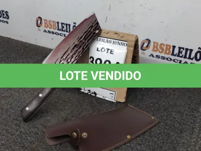 LOTE 390 - CUTELO  IMPORTADA AÇO INOXIDÁVEL CABO EM MADEIRA  FULL TANG BAINHA DE NAPA  TAMANHO TOTAL 30CM PESO 318G JÁ AFIADA. (NO ESTADO) ATENÇÃO! FAZER A VISITAÇÃO ANTES DE ARREMATAR, NÃO SABEMOS SE FUNCIONA, LEILÃO NÃO TEM GARANTIA E NEM DEVOLUÇÃO, SUJEITO A POSSÍVEIS AVARIAS VISÍVEIS/OCULTAS E/OU AUSÊNCIA DE COMPONENTES. 