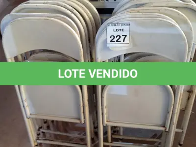 LOTE 227 - 14 CADEIRAS DOBRÁVEIS DE FERRO. (NO ESTADO) ATENÇÃO! FAZER A VISITAÇÃO ANTES DE ARREMATAR, NÃO SABEMOS SE FUNCIONA, LEILÃO NÃO TEM GARANTIA E NEM DEVOLUÇÃO, SUJEITO A POSSÍVEIS AVARIAS VISÍVEIS/OCULTAS E/OU AUSÊNCIA DE COMPONENTES.