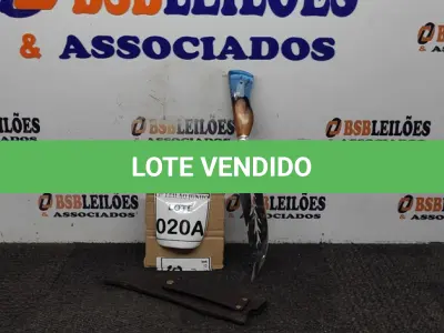 LOTE 020 - FACA ARTESANAL AÇO INOX  EM FORMATO DE FOLHA 10 POLEGADAS CABO HIBRIDO MADEIRA E RESINA  BAINHA DE COURO LEGITIMO  TAMANHO TOTAL 39CM PESO 285G JÁ AFIADA. (NO ESTADO) ATENÇÃO! FAZER A VISITAÇÃO ANTES DE ARREMATAR, NÃO SABEMOS SE FUNCIONA, LEILÃO NÃO TEM GARANTIA E NEM DEVOLUÇÃO, SUJEITO A POSSÍVEIS AVARIAS VISÍVEIS/OCULTAS E/OU AUSÊNCIA DE COMPONENTES.