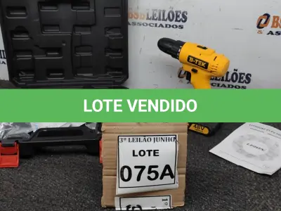 LOTE 075 - PARAFUSADEIRA 48V A BATERIAS E ADAPTADOR CORTADOR DE CHAPA COM MALETA. (NO ESTADO) ATENÇÃO! FAZER A VISITAÇÃO ANTES DE ARREMATAR, NÃO SABEMOS SE FUNCIONA, LEILÃO NÃO TEM GARANTIA E NEM DEVOLUÇÃO, SUJEITO A POSSÍVEIS AVARIAS VISÍVEIS/OCULTAS E/OU AUSÊNCIA DE COMPONENTES. 