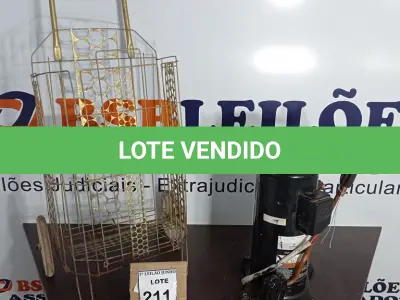 LOTE 211 - 01 COMPRESSOR PARA AR CONDICIONADO E 01 CARRINHO DE FEIRA. (NO ESTADO) ATENÇÃO! FAZER A VISITAÇÃO ANTES DE ARREMATAR, NÃO SABEMOS SE FUNCIONA, LEILÃO NÃO TEM GARANTIA E NEM DEVOLUÇÃO, SUJEITO A POSSÍVEIS AVARIAS VISÍVEIS/OCULTAS E/OU AUSÊNCIA DE COMPONENTES.