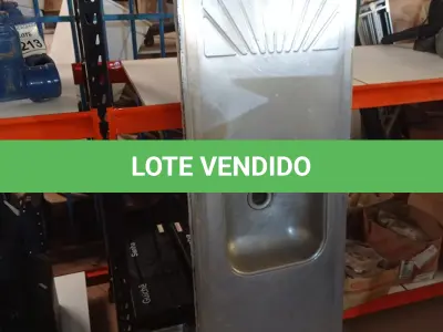 LOTE 215 - 01 PIA EM INOX 1,50CM X 0,53CM COM TORNEIRA. (NO ESTADO) ATENÇÃO! FAZER A VISITAÇÃO ANTES DE ARREMATAR, NÃO SABEMOS SE FUNCIONA. LEILÃO NÃO TEM GARANTIA E NEM DEVOLUÇÃO, SUJEITO A POSSÍVEIS AVARIAS VISÍVEIS/OCULTAS E/OU AUSÊNCIA DE COMPONENTES.