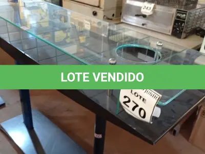 LOTE 270 - 01 EXPOSITOR DE VIDRO COM DIVISÃO. (NO ESTADO) ATENÇÃO! FAZER A VISITAÇÃO ANTES DE ARREMATAR, NÃO SABEMOS SE FUNCIONA, LEILÃO NÃO TEM GARANTIA E NEM DEVOLUÇÃO, SUJEITO A POSSÍVEIS AVARIAS VISÍVEIS/OCULTAS E/OU AUSÊNCIA DE COMPONENTES.
