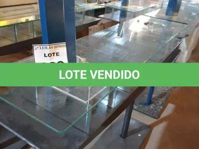 LOTE 269 - 01 EXPOSITOR DE VIDRO COM DIVISÃO. (NO ESTADO) ATENÇÃO! FAZER A VISITAÇÃO ANTES DE ARREMATAR, NÃO SABEMOS SE FUNCIONA, LEILÃO NÃO TEM GARANTIA E NEM DEVOLUÇÃO, SUJEITO A POSSÍVEIS AVARIAS VISÍVEIS/OCULTAS E/OU AUSÊNCIA DE COMPONENTES.